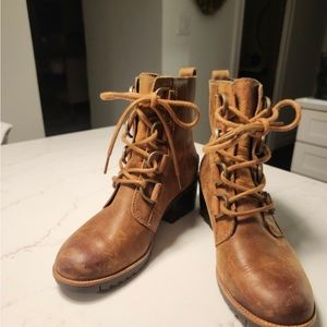 Sorel full grain leather boots 6.5